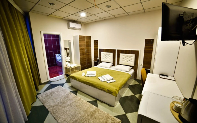 Queen Royal Hotel