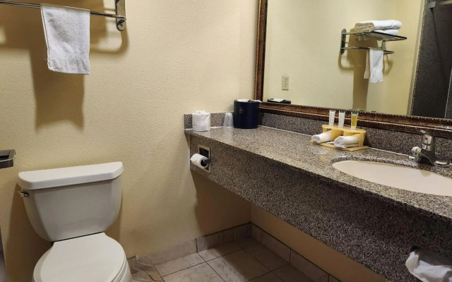 Days Inn & Suites by Wyndham Sam Houston Tollway