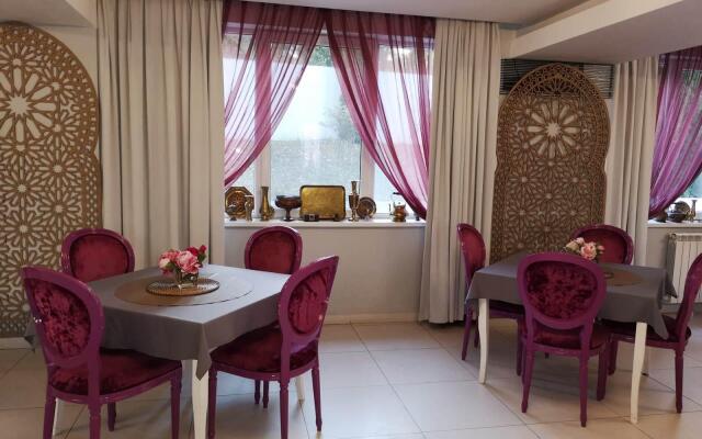 Alex & George Boutique Hotel