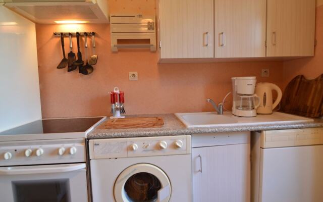 Cozy Holiday Home in Saint-bohaire With Fenced Garden