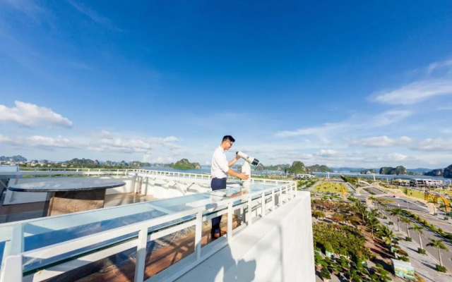 Diamond Hotel Van Đon