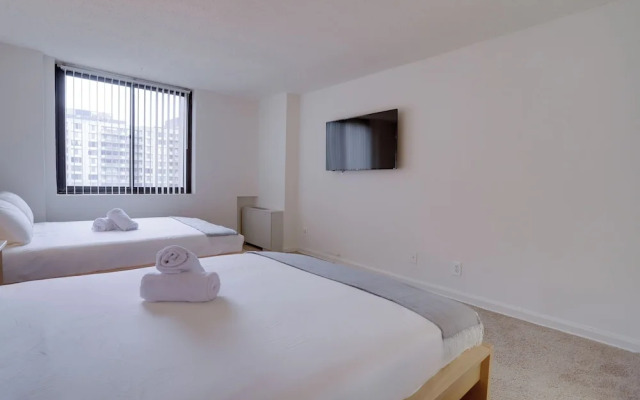 Convenient Apt Near Airport