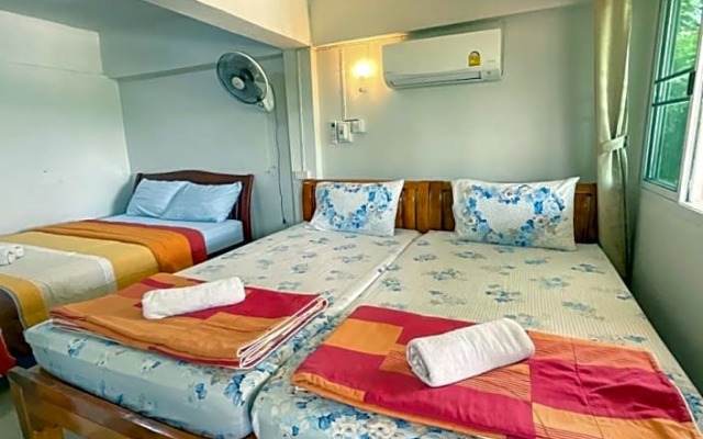 Baan Sook Aroon Khao Kho