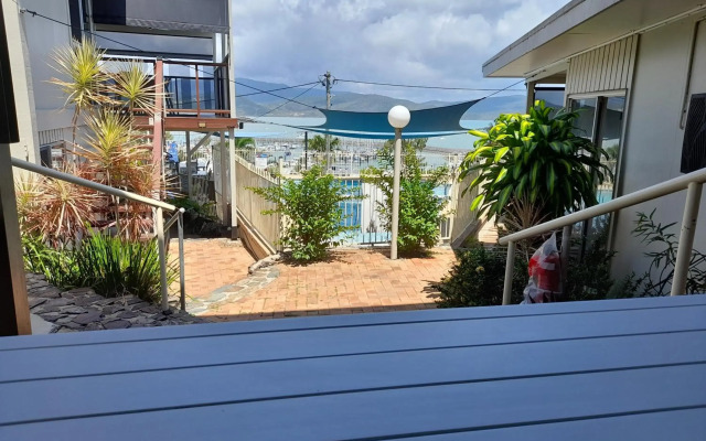 Airlie Apartments