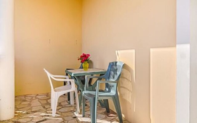 Comfort Pool Apartments