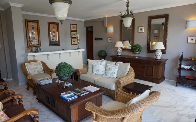 Faros Suites - Adults Only