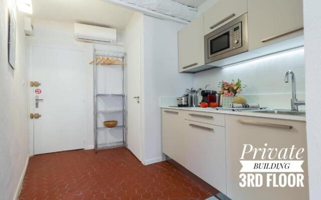 Private Building, 4 Apts, Unique at Nice - Old Town