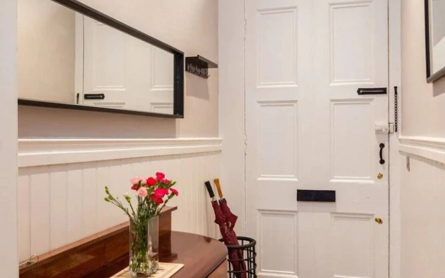 Spacious 2 Bedroom House Near The Meadows