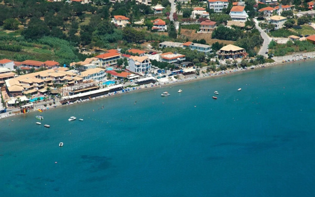 Manthos Beachfront Apts & Pool