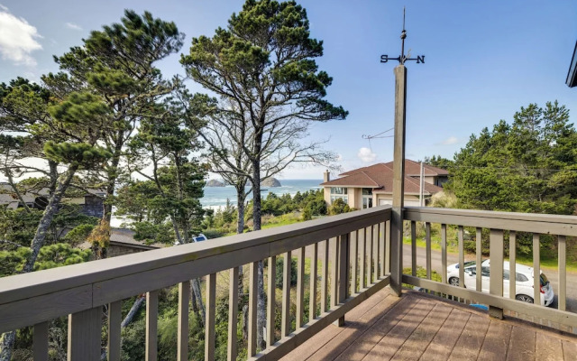 Coastal Tillamook Vacation Rental: Ocean Views!