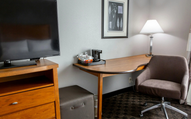 Hampton Inn & Suites Chesapeake-Square Mall