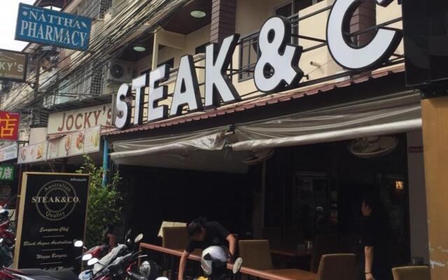 Steak & Co. Boutique Hotel