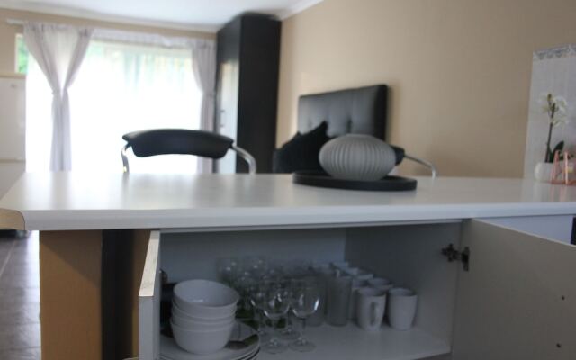 Chic & Serene 1-Bed Haven in Roodepoort
