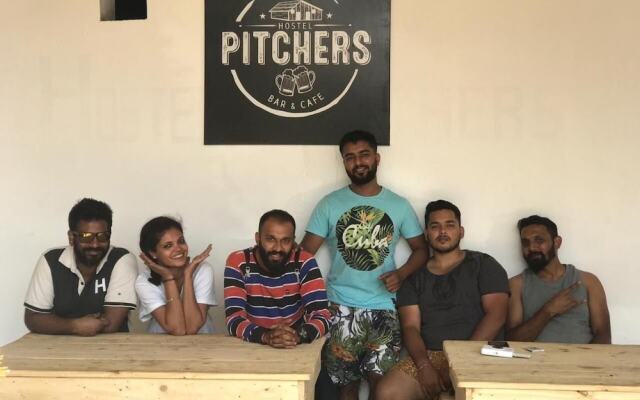 Hostel Pitchers