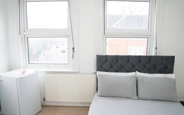 Inviting 3 Bed Apartment In London