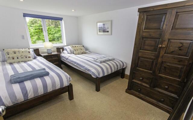 Stables & Breeze | 6 Bedrooms / Sleeps 13 | Sea Views