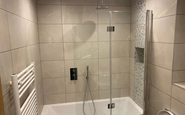 Onyx Zen, Entire Private House With Garden