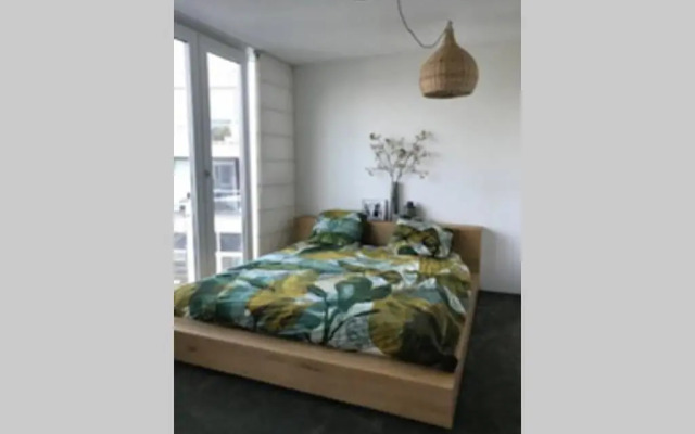 Large and cosy house on the water: free Parking
