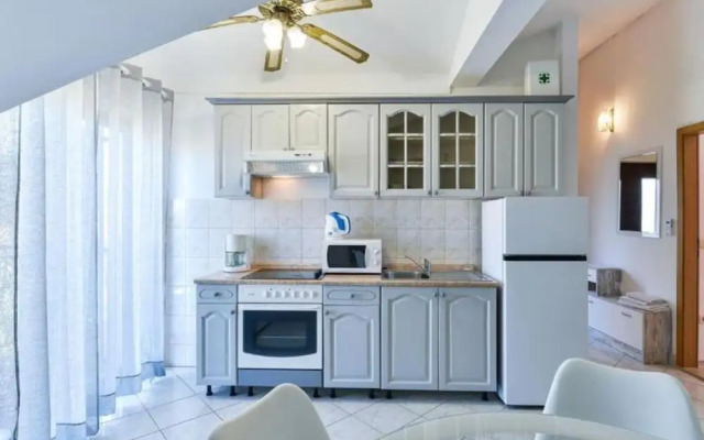 Apartments Franica With Heated Pool and Hot-tub