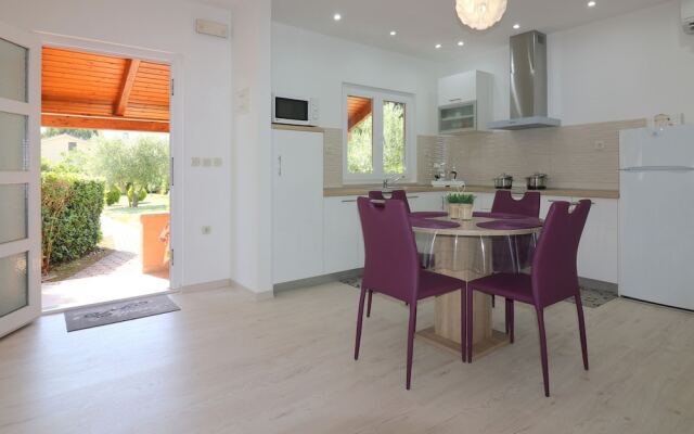 Contemporary Bungalow in Porec With Swimming Pool