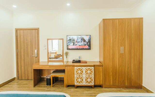 White Crown Hotel