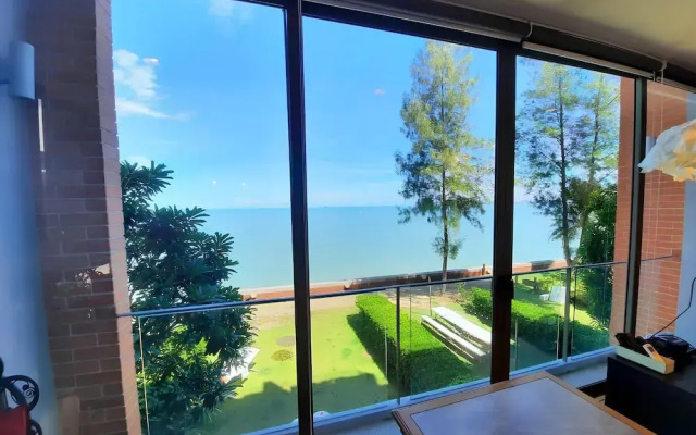 Sandbox frontbeach villa4