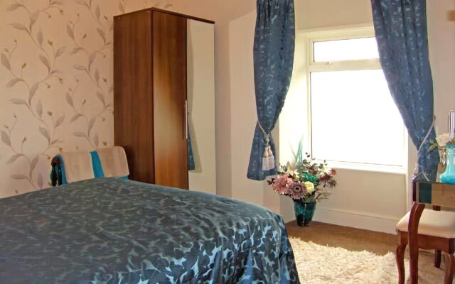 Ymwlch Bach Farmhouse