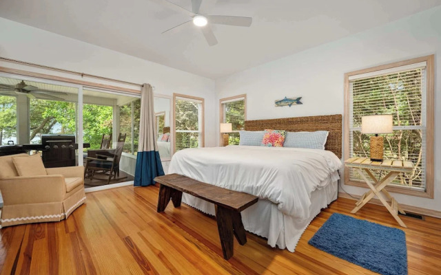 Secluded Waterfront Retreat for 23 Dock, Pets OK