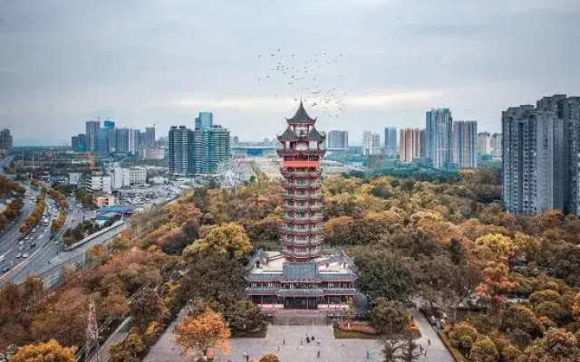 Chengdu Hexi Apartment (Huanhuahui East Railway Station Branch)