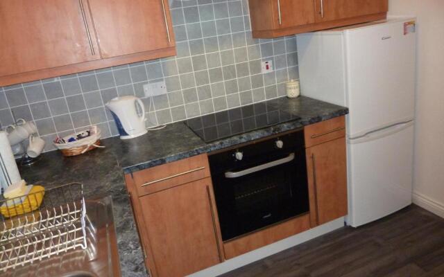 Paisley Central Apartment #2