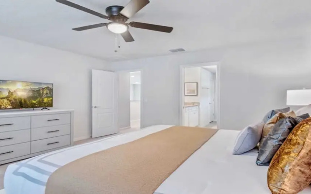 Extraordinary 5BR Private Pool Near Disney Area!