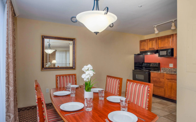 Arlington Court Suites, a Clarion Collection Hotel