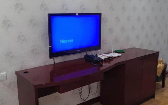 Xianyang Qintong Hotel (Baicheng Railway Station)