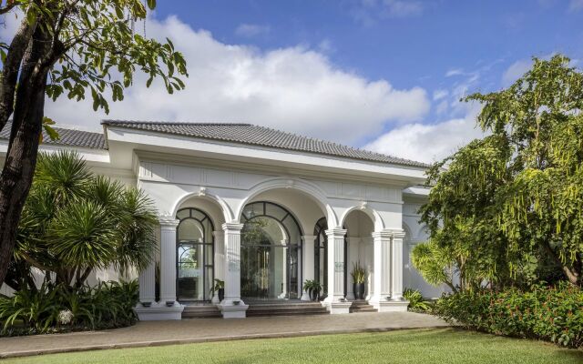 Melia Vinpearl Cam Ranh Beach Resort