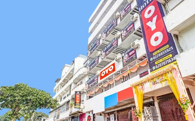 Oyo 703347 Ab Hotel