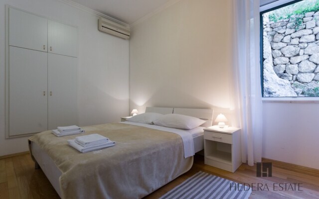 Hedera Estate, Hedera A27