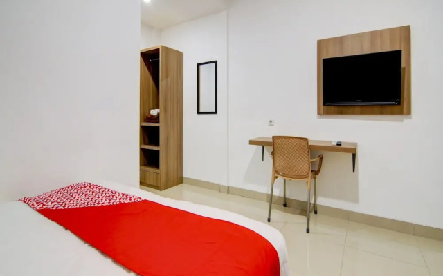 The Shine Residence by OYO Rooms