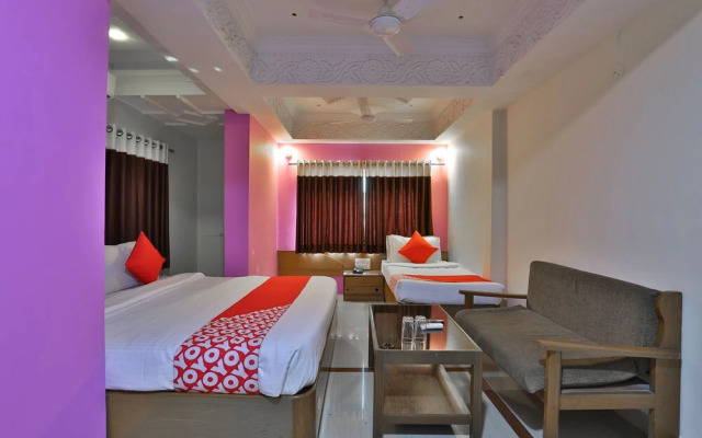 OYO 27897 Hotel The Grand Bansi