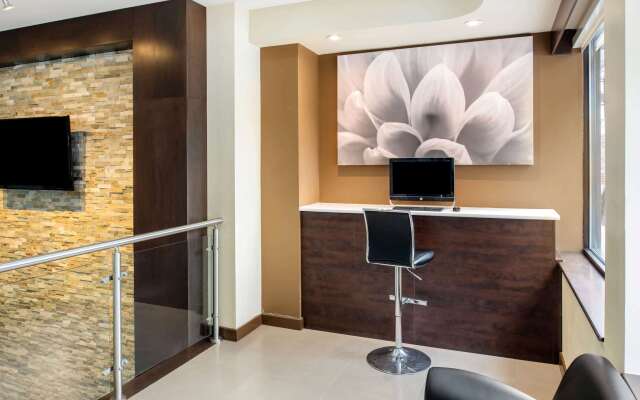 La Quinta Inn & Suites by Wyndham Oshawa