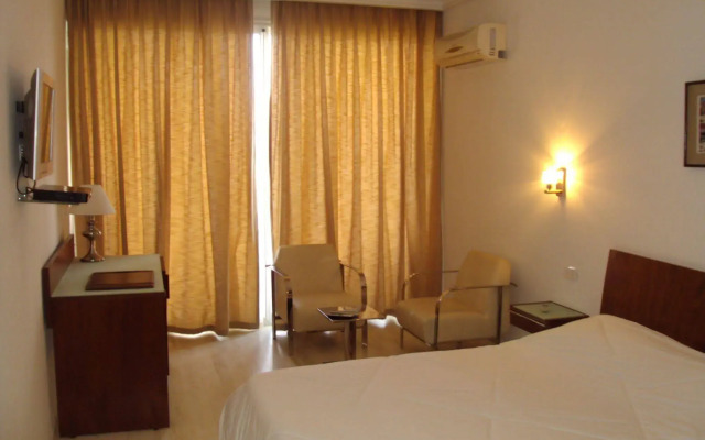 Hotel Corniche Palace