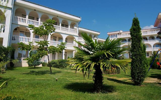 Lazur Holiday Apartments