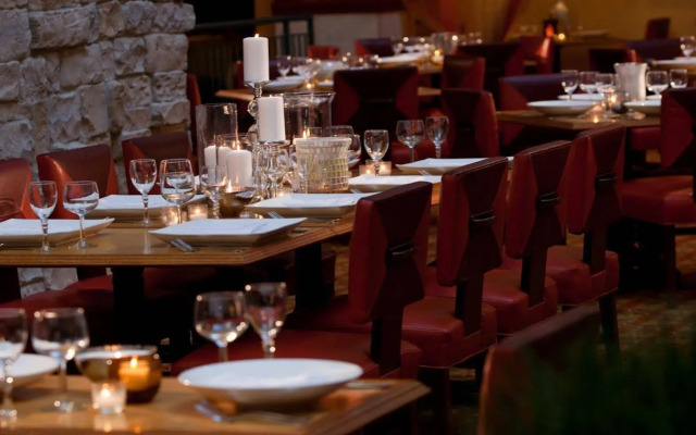Renaissance Charlotte Suites
