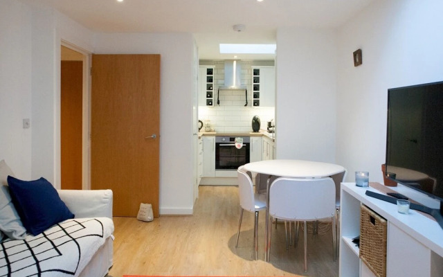 Bright & Modern 1-bedroom Flat in East London