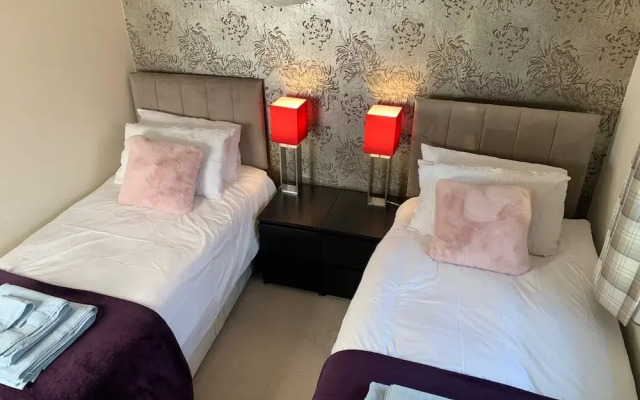 Sleeps 4/6 pet Friendly Parking nr Nec/warwick uni