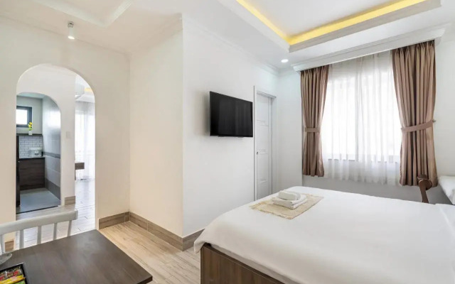 Royal Hotel Near Secc