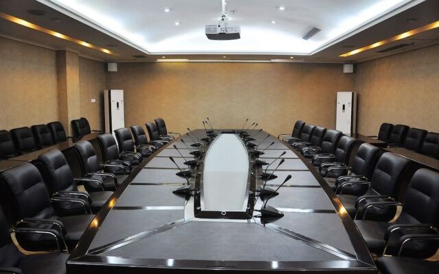 Luoyang Yijun Hotel
