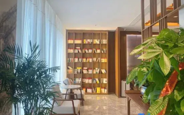 Zhonglu Hotel (Lushan Bailu Avenue)