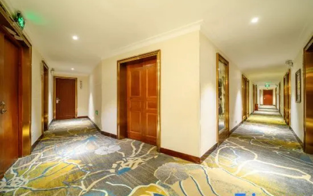 Holiday Inn (Fuyang Yingzhou District City Normal College)
