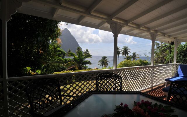 Hummingbird Beach Resort