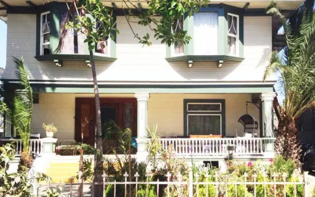 LA Room Rental